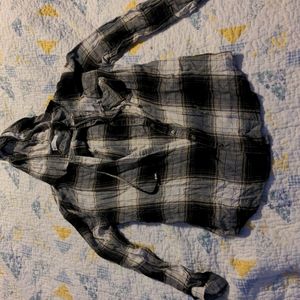 Maurice's black white and yellow light weight button down hooded flannel top